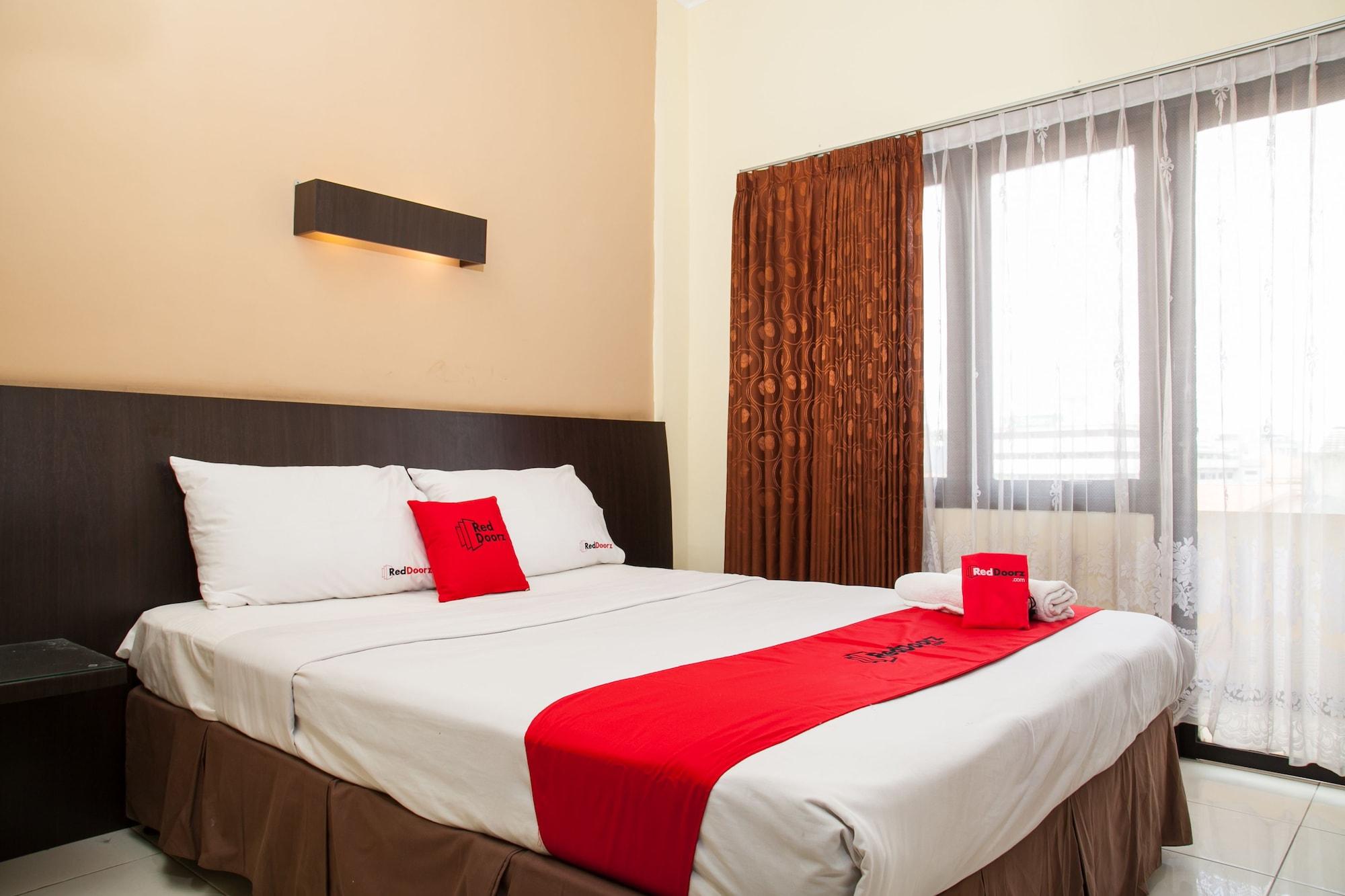 Reddoorz Near Gubeng Station Hotel Surabaya Eksteriør billede