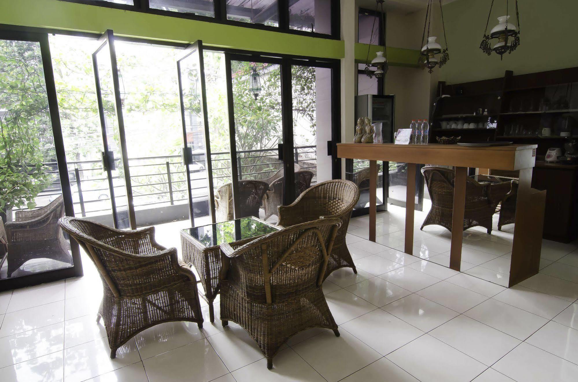 Reddoorz Near Gubeng Station Hotel Surabaya Eksteriør billede
